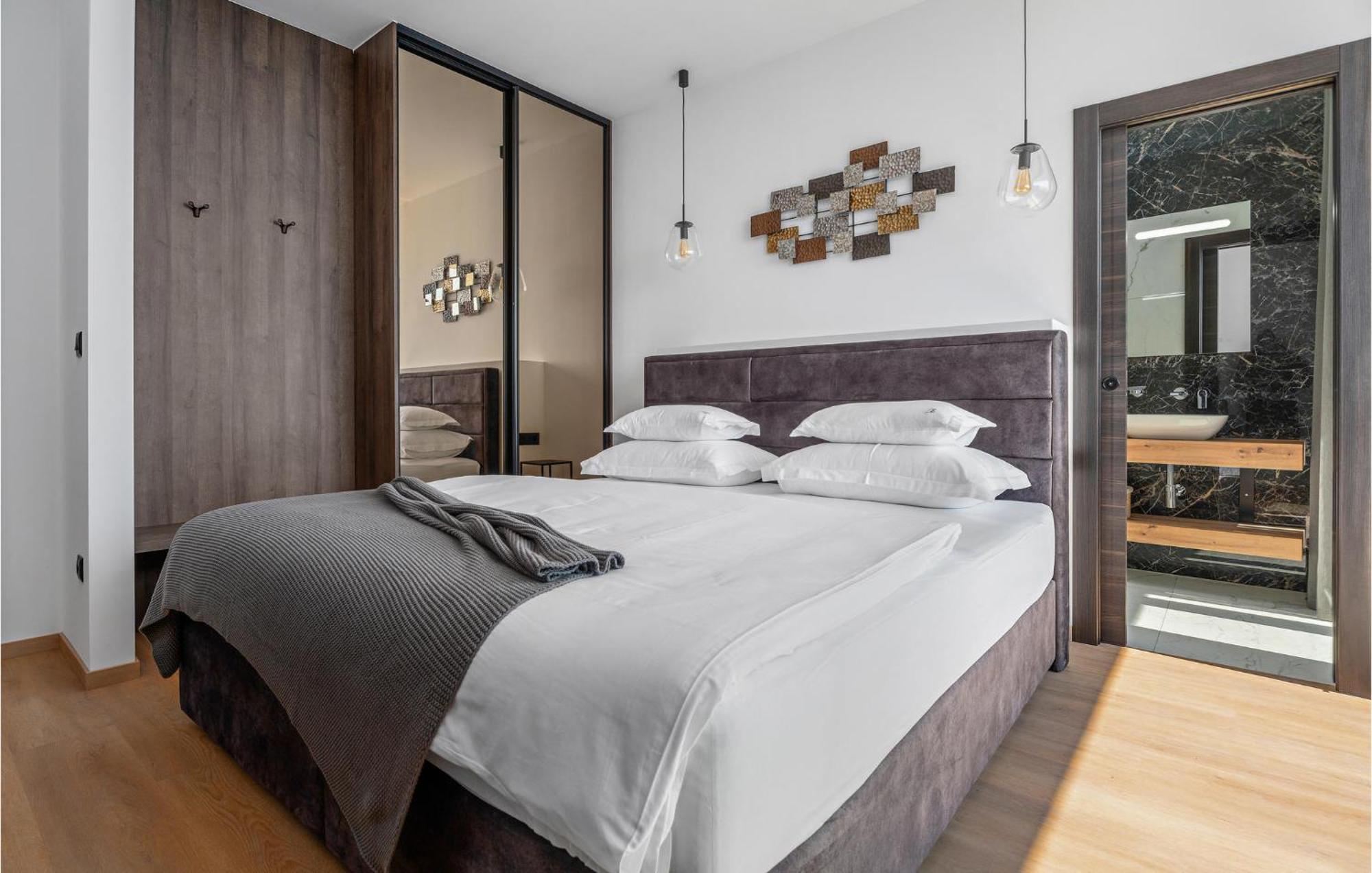 Beautiful Home In Omis With Kitchen Zewnętrze zdjęcie